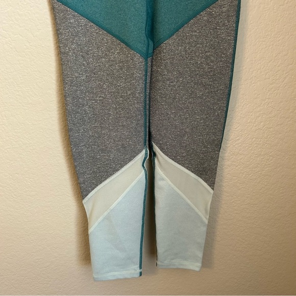 NWT, Aerie Chill. Play. Move. High Rise Color Block Green/Gray Leggings, Small - Picture 4 of 9